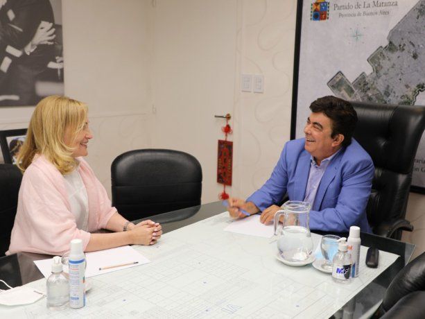 Espinoza y Gvirtz se reunieron para coordinar la agenda educativa de 2022 y anunciaron la entrega de 38 mil tablets del municipio