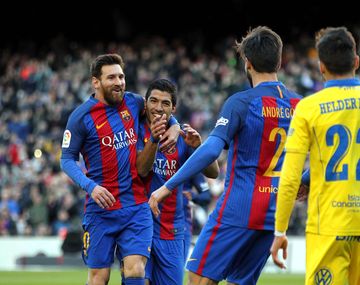 Messi y Suárez celebrando el gol de la Pulga