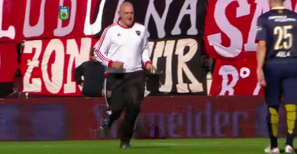 Echaron al canchero de Newells que entró con una frapera al clásico rosarino