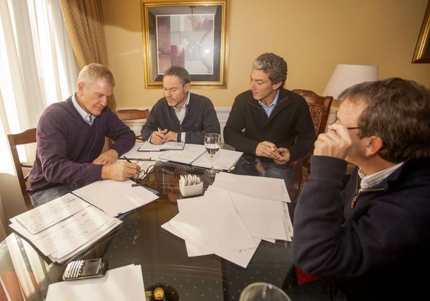 De Narváez ultima las listas con nombres aliados