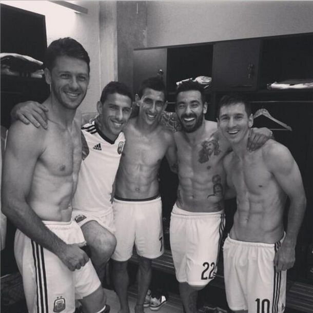 Ezequiel Lavezzi festejó el triunfo ante Irán en las redes sociales