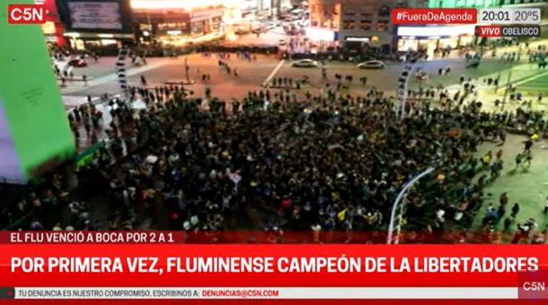 Hinchas de Boca se juntaron en el Obelisco tras perder la Copa Libertadores