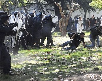 Un camarógrafo de C5N recibió un balazo de la Metropolitana