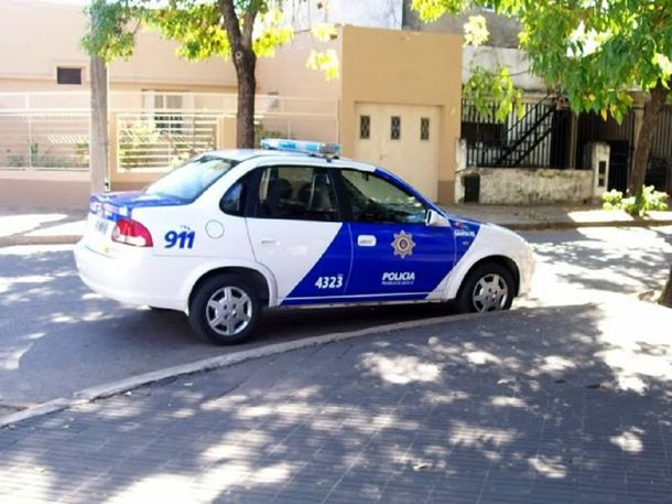 Una docente de 36 años fue asesinada a machetazos por su ex marido en La Brava.