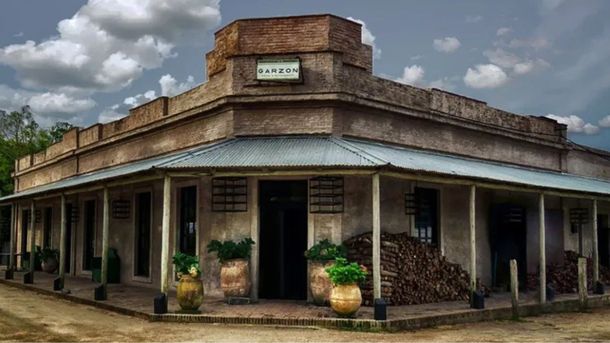 Garzón se ubica en el departamento de Maldonado. Garzón se ubica en el departamento de Maldonado.