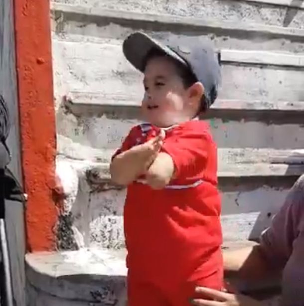 Mateo demuestra desde pequeño su amor por el Globo