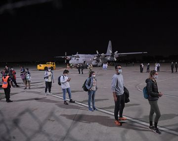 Repatriados: un grupo de 71 argentinos llega desde Perú
