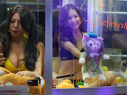 Un centro comercial exhibió a mujeres en bikini dentro de máquinas de peluche