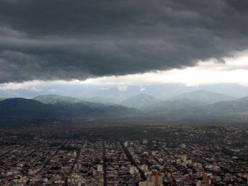Alerta por lluvias y granizo en 10 provincias este domingo: los detalles del pronóstico del tiempo