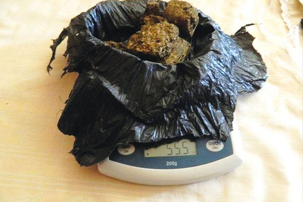 Una madre entregó a su hijo a la policía junto con la droga que iba a vender