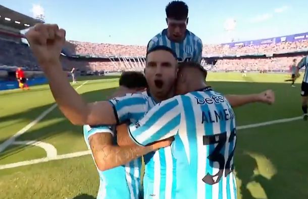 El gol de Maravilla Martínez para el 2-0 de Racing