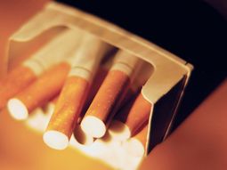 Le agarró cáncer de garganta y mató al amigo que lo introdujo al cigarrillo