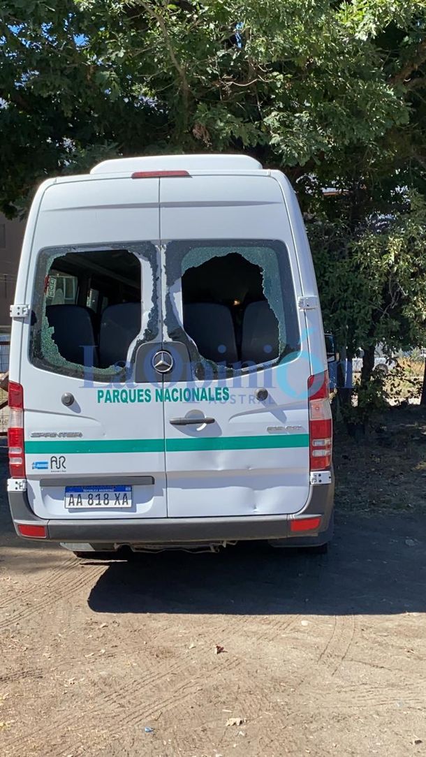 Incidentes en Chubut: así quedó la combi en la que viajaba Alberto Fernández