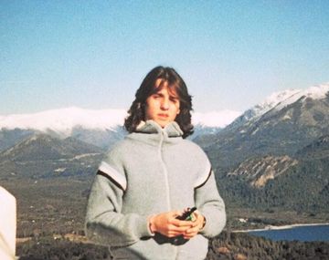 ¡Irreconocible! ¿Quién es este famoso conductor?