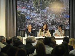 cristina kirchner se reunio con diputados del frente para la victoria cristina kirchner se reunio con diputados del frente para la victoria