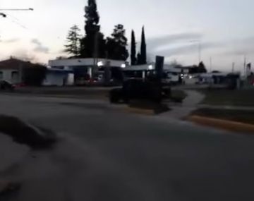 Arrastraron al perro atado de una camioneta