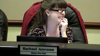 el papelon de un politico que fue al bano el papelon de un politico que fue al bano