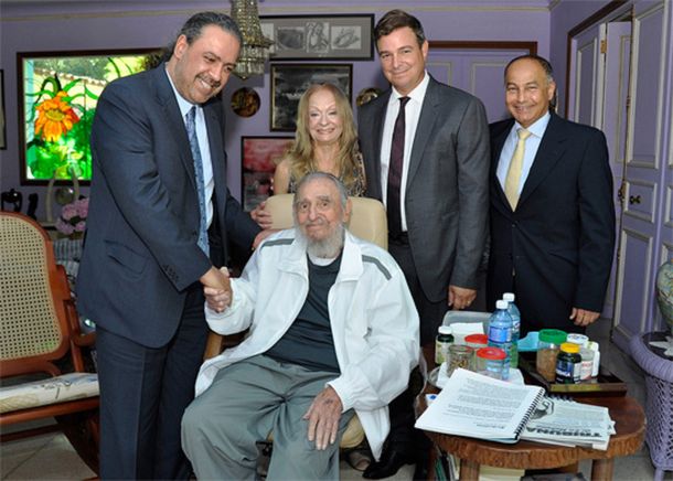 Publican la foto más reciente de Fidel Castro, a tres meses de cumplir 90 años