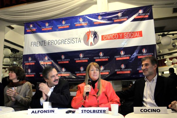 Alfonsín presenta su frente como socialdemócrata