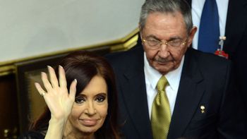 cristina y su tipica charla de mujeres en el bano cristina y su tipica charla de mujeres en el bano