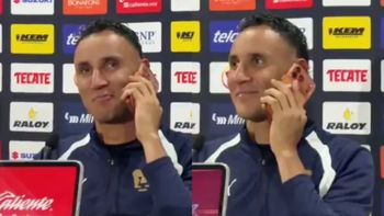 keylor navas atendio a su esposa en plena conferencia: la frase que hizo estallar a todos