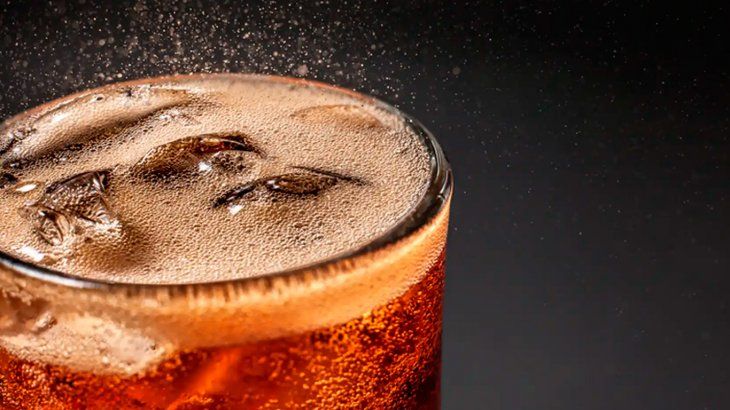 Las bebidas cola agrandan los testículos