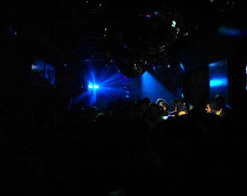 Principio de incendio en un boliche por una bengala