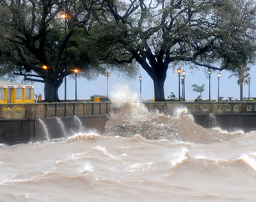 Alerta por la crecida del Río de la Plata por una sudestada