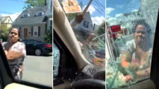 Una mujer rompe el auto de su marido con un martillo con sus hijos adentro