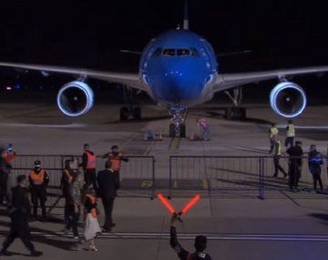 Viaja otro vuelo hacia Moscú en busca de más Sputnik V y un lote de su principio activo