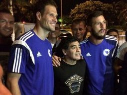 antes de jugar con argentina, los bosnios conocieron a maradona antes de jugar con argentina, los bosnios conocieron a maradona