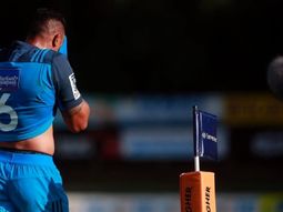 a un all black se le solto la cadena y noqueo a un rival a un all black se le solto la cadena y noqueo a un rival