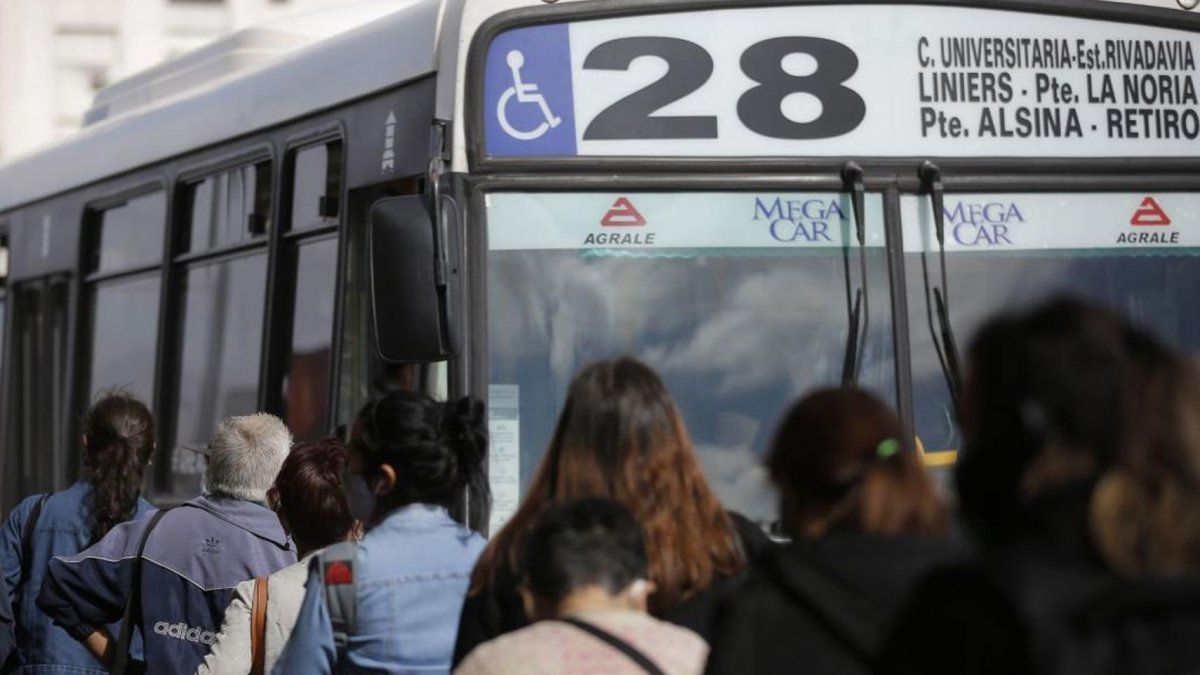 Empresas de colectivos redujeron su frecuencia en el AMBA