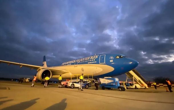 Alarma en Aeroparque y Ezeiza por amenazas de bomba que afectaron a dos vuelos en simultáneo