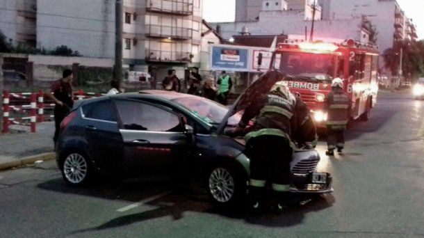 El tren San Martín circula con demoras y cancelaciones por un accidente con un auto en Villa Devoto