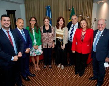 Cristina Kirchner se reunió con Dilma Rousseff en Honduras