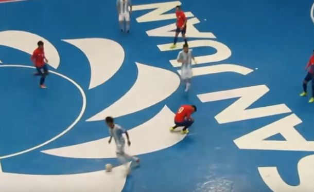 El jugador de San Lorenzo quiso cuidar el balón