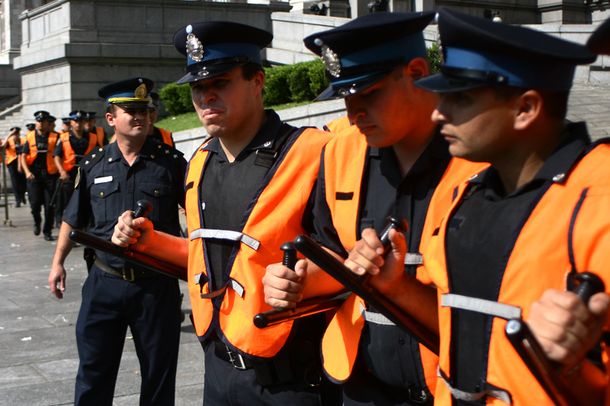 Policia JH 8726