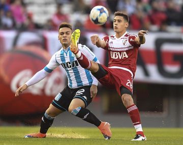 Martínez aprovechó la carambola tras el despeje de Martínez Quarta
