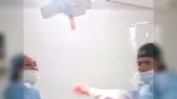 El cirujano bailando en plena operación El cirujano bailando en plena operación