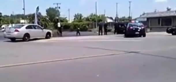 La Policía fusiló de 46 disparos a un hombre con un cuchillo