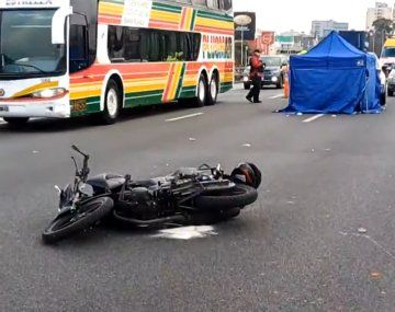 Motociclista murió atropellado en la bajada de Constitución de la 9 de Julio
