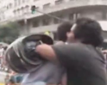 El incómodo momento en el móvil de LN+ en la marcha por el Día de la Memoria