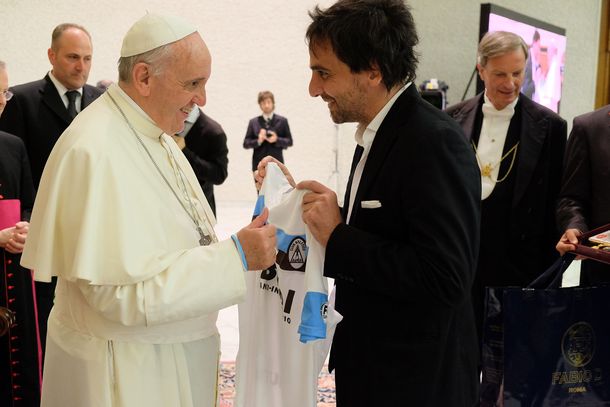 ¿Cambió a San Lorenzo? El Papa adoptó un nuevo equipo argentino