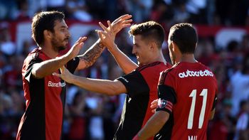 El festejo de todo Newell´s tras los goles de Scocco El festejo de todo Newell´s tras los goles de Scocco