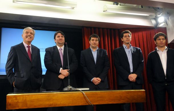 De Vido anunció que unos 70 mil hogares siguen sin luz