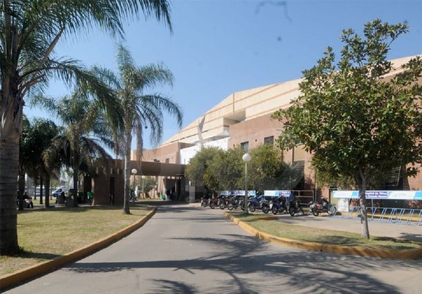 Nena de 3 años paseaba en un cochecito con su papá y recibió un tiro en la cabeza: está grave