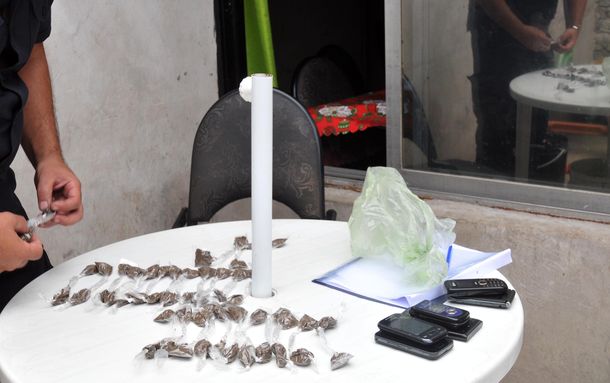 Cayeron las narcoabuelas:  tenían marihuana y recetas truchas
