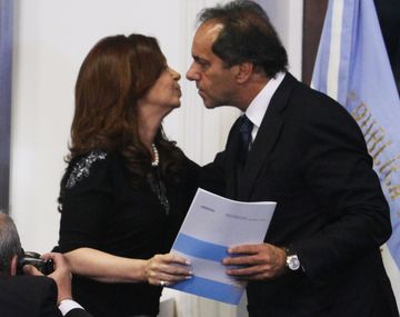 Scioli tiene un matrimonio católico con el Gobierno