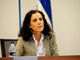 Azucena Arbeleche, ministra de Economía y Finanzas del Uruguay. Azucena Arbeleche, ministra de Economía y Finanzas del Uruguay.